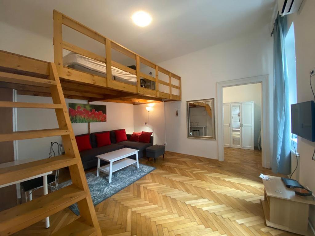 Ac With Free Parking At Acacia St, City Center Budapest Exterior photo
