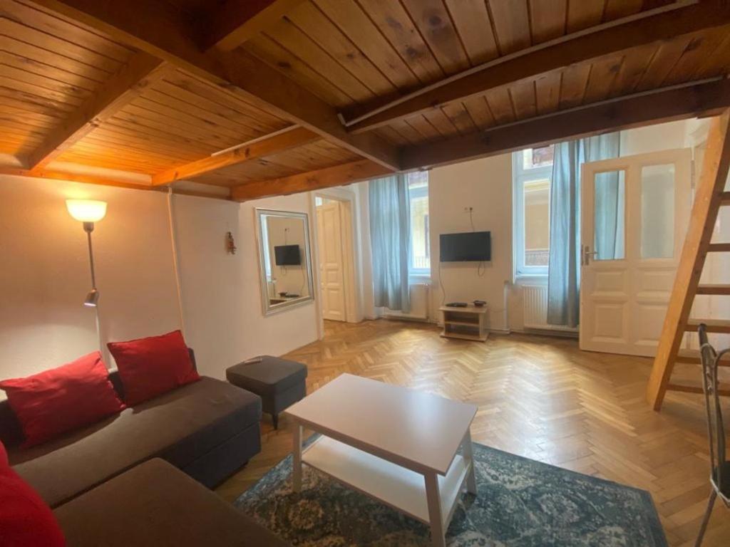 Ac With Free Parking At Acacia St, City Center Budapest Exterior photo